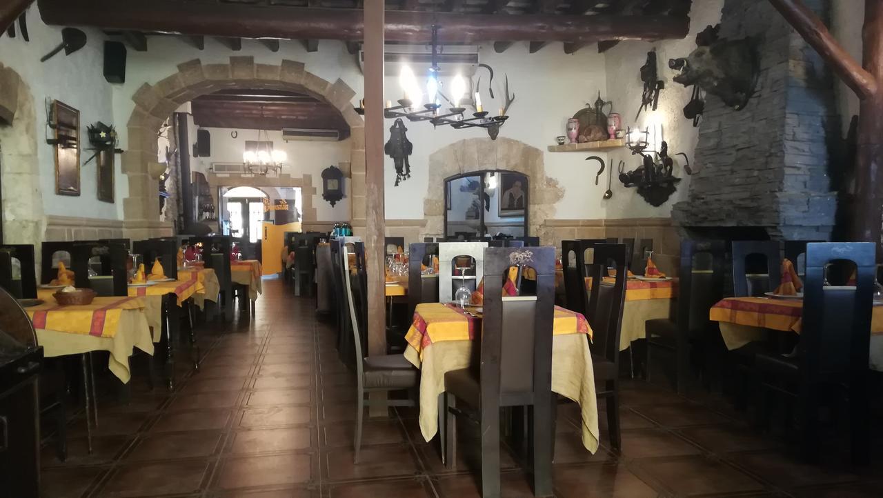 Hostal Restaurante La Diligencia Cunit Exterior photo